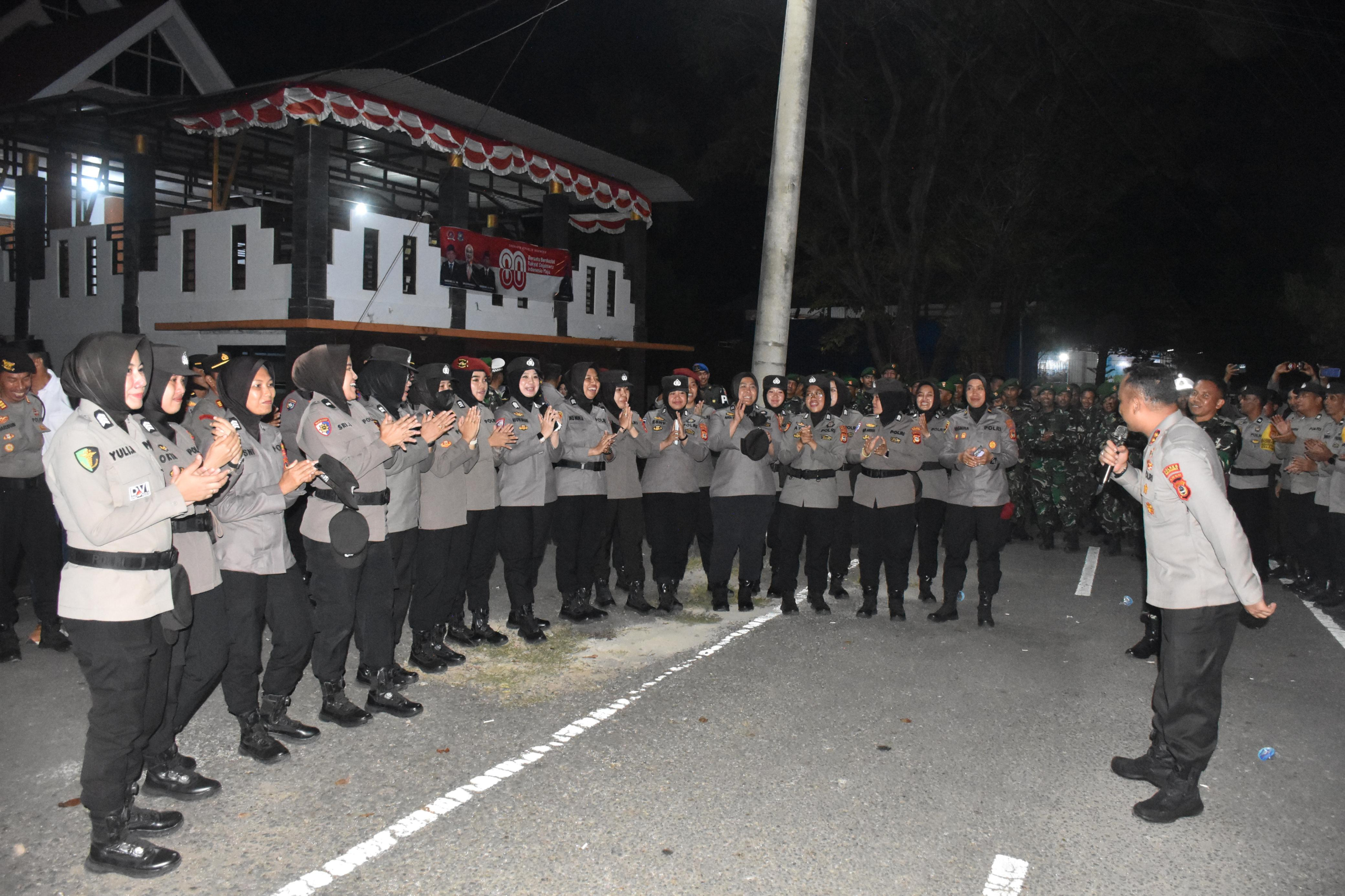 Polwan Polres Bulukumba Dapat Ucapan Selamat HUT ke-77 di Tengah Tugas Pengamanan Unras