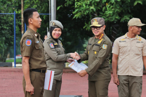*Tutup Diklat Dasar Satpol PP, Wamendagri Bima Arya: Tunaikan Tugas Penuh Integritas dan Humanis*