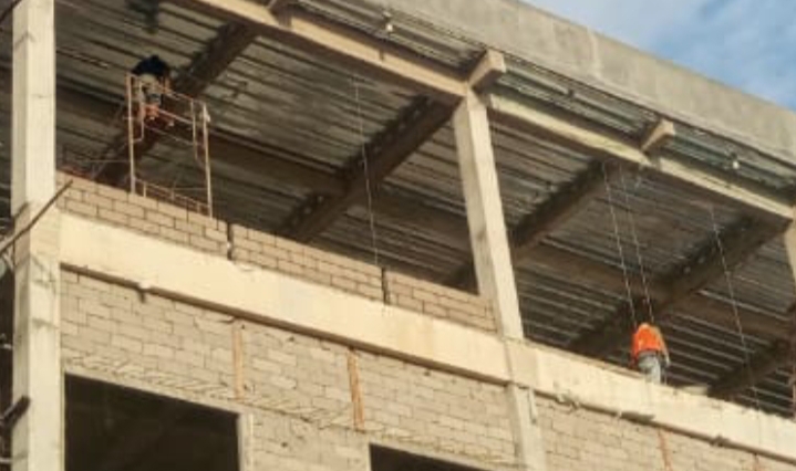 Proyek Gedung RSUD Sambas Berduka: Pekerja Masih Abaikan K3