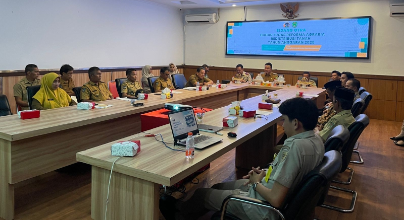 Pemda Lutra Wujudkan Pemerataan Tanah Bersama Unsur Tim GTRA. Dari Berbagai Instansi Terkait.