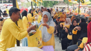 HUT Ke-61, Partai Golkar Lutra Gelar Pasar Murah, Jual Bahan Pokok Harga Terjangkau Untuk Masyarakat