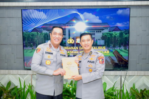 *Polda Sulsel Gelar Tradisi Penyambutan Kapolda Baru dan Pelepasan Irjen Pol. Drs. Rusdi Hartono di Mako Polda Sulsel*