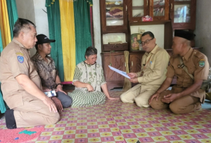 Penyandang Disabilitas di Desa Hasanah Kini Miliki Dokumen Kependudukan Setelah Puluhan Tahun Tak Punya