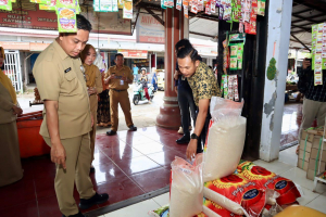 Polres Takalar Gelar Operasi Pasar Jelang Tahun Baru 2026, Pastikan Stok dan Harga Sembako Stabil