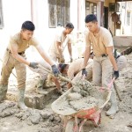 *Praja IPDN Bantu Pembersihan, Kantor Dinkes Aceh Tamiang Berangsur Dapat Difungsikan*