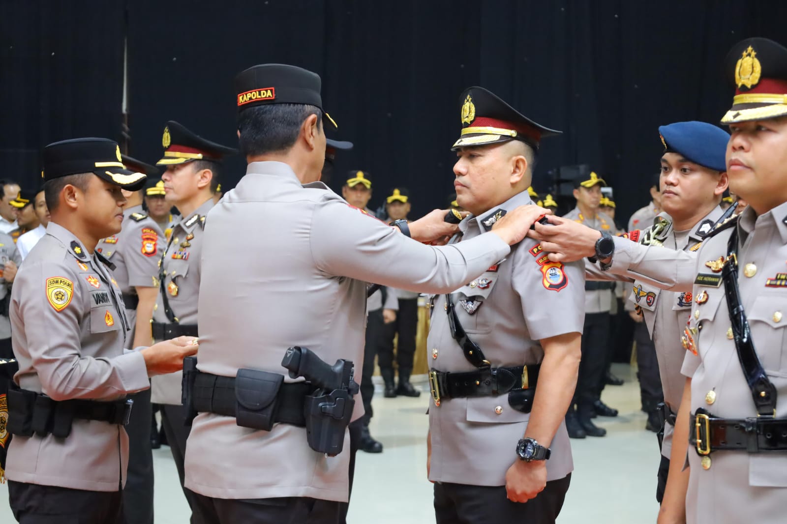 *Kapolda Sulsel Pimpin Sertijab Pejabat Utama dan Kapolres serta Lantik Dirres PPA dan PPO*