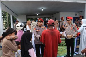Momentum Puasa Ramadhan di Hari ke 4, Satuan Reserse Narkoba Berbagi Takjil