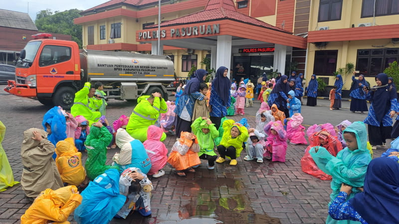 Tanamkan Tertib Berlalu lintas  Sejak Dini, Satlantas Polres Bulukumba Edukasi Siswa SD.