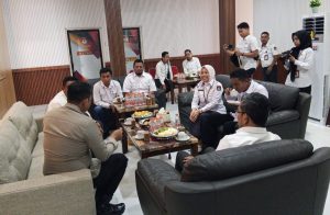 *Perkuat Sinergitas, Kapolres Sinjai Jalin Silaturahmi dengan Ketua KPU Kabupaten Sinjai.*