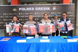 *Polres Gresik Bongkar Jaringan Narkoba Amankan 2 Tersangka Pengedar dan 209 Gram Sabu*