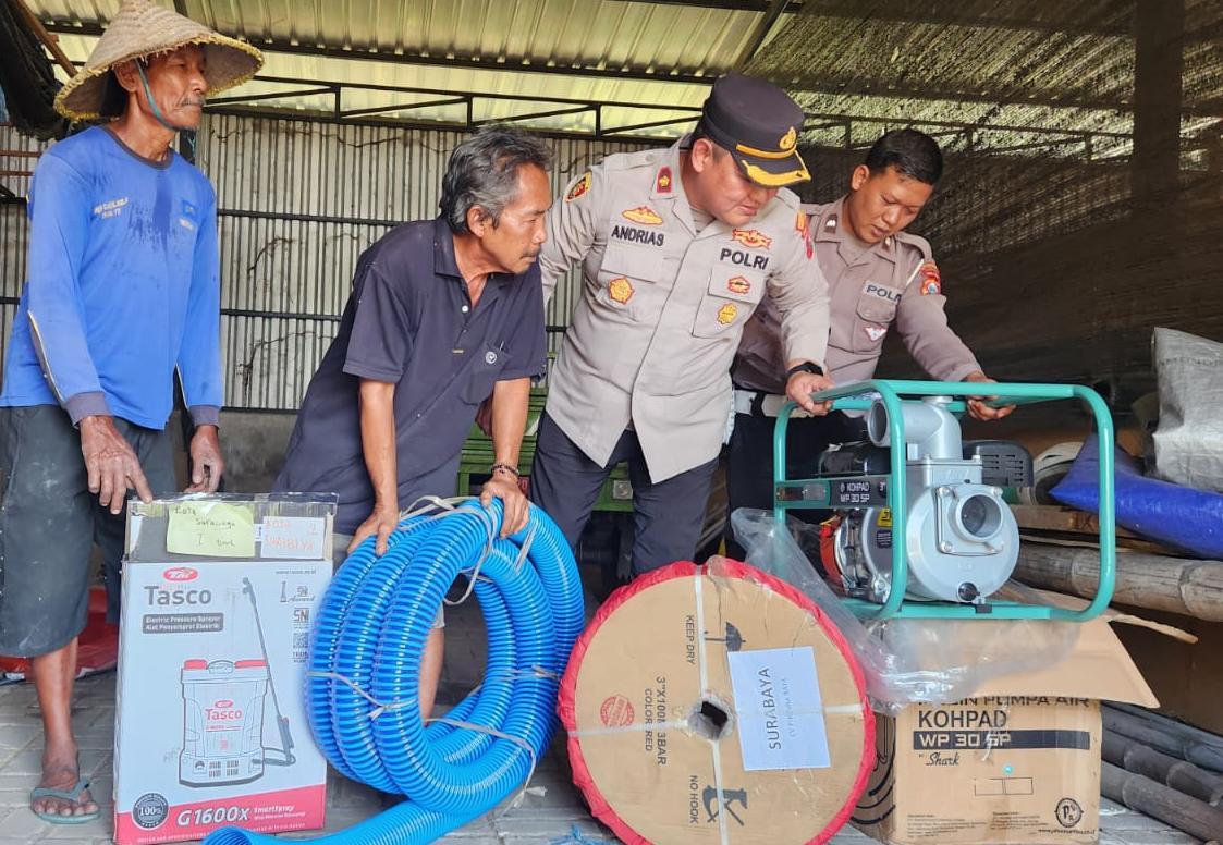 *Polres Pelabuhan Tanjungperak Salurkan Bantuan Alat Pertanian Dukung Ketahanan Pangan Nasional*