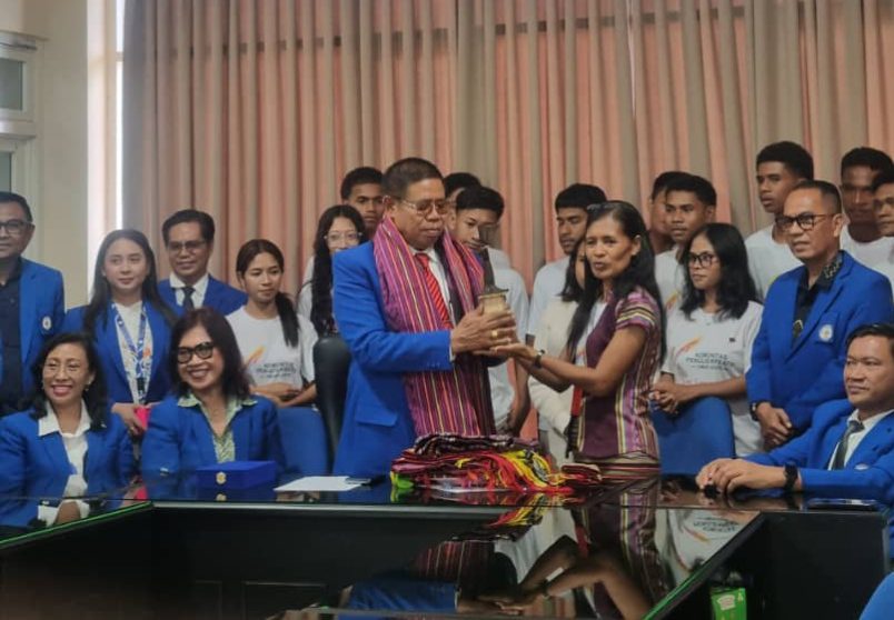 Acara Penyerahan ke-12 Mahasiswa Internasional dari Timor-Leste ke UKIP Makasar