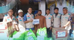 Awal Tahun Penuh Berkah: YBM PLN UP3 Makassar Selatan Ukurkan Tangan untuk Korban Kebakaran
