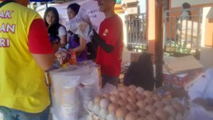 MAHASISWA KKN UNIVERSITAS TAMALATEA MAKASSAR GIATKAN PANGAN MURAH MERDEKA DIKELURAHAN KASIMPURENG. 