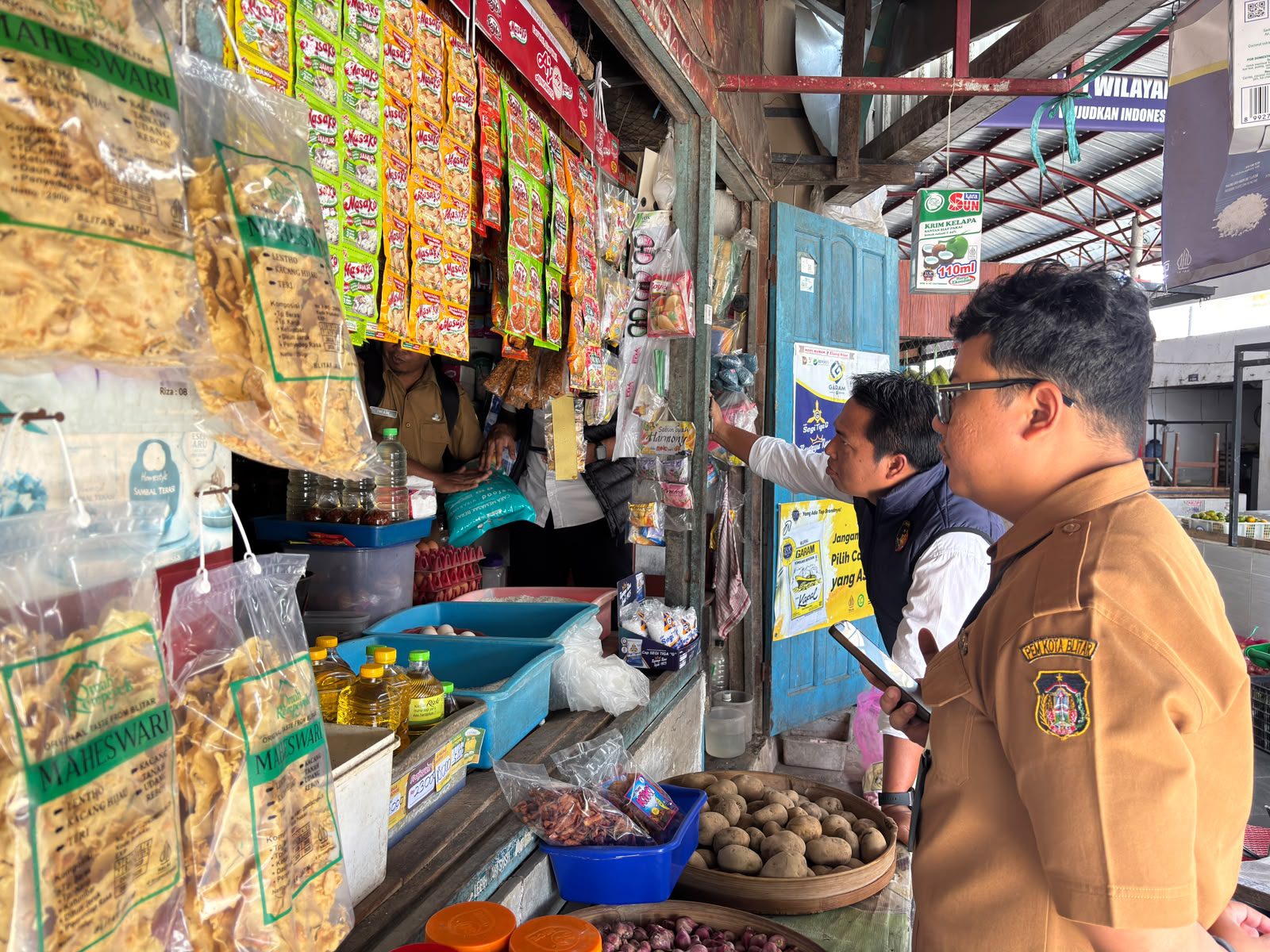 *Kawal Kebijakan Bapanas, Satgas Pangan Polres Blitar Kota Sidak Rantai Pasok Beras*
